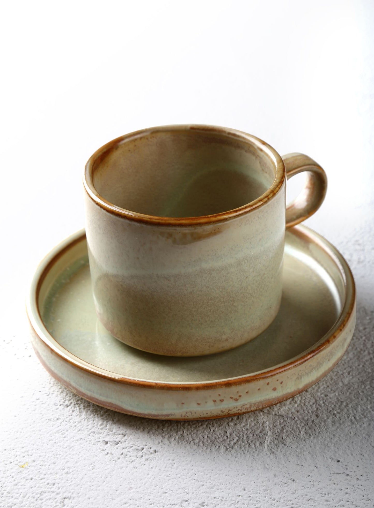 Taza con plato de cerámica "Tenca"
